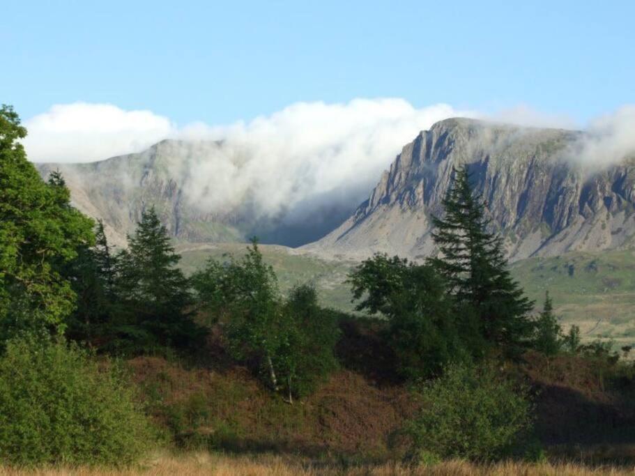 Pandy Farmhouse - Panoramic Mountain Views Within Snowdonia'S National Park - 4X4 Recommended ドルゲラウ エクステリア 写真